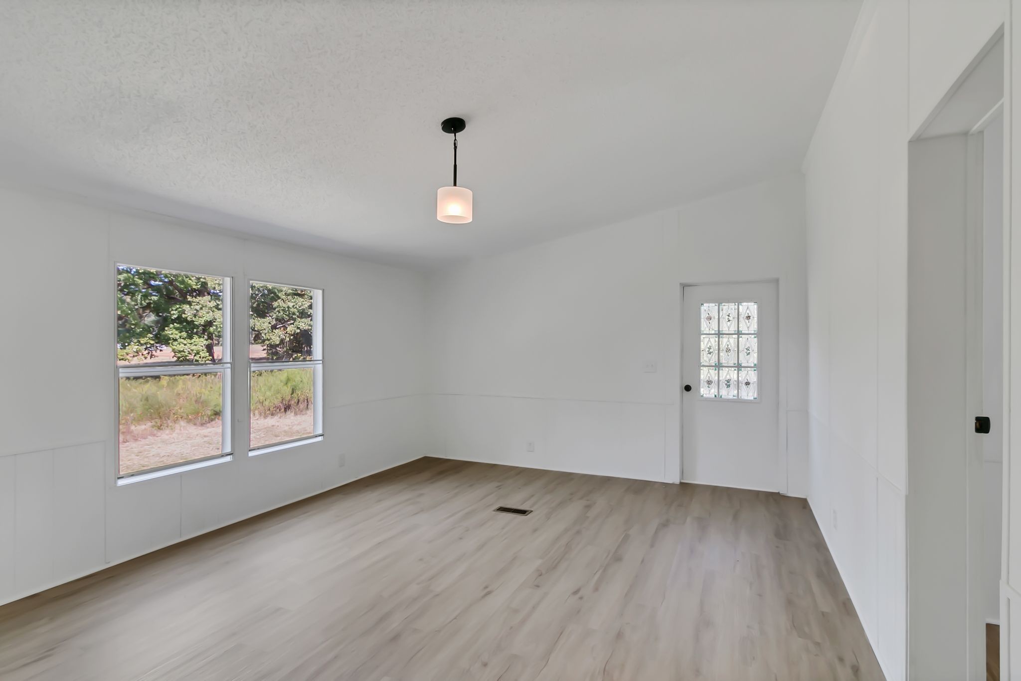 326 Highway 232 Dover, TN 37058 - Photo 29 of 38 an empty room with window