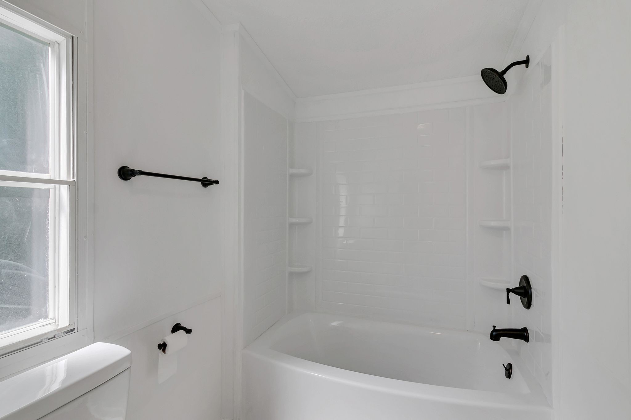 326 Highway 232 Dover, TN 37058 - Photo 35 of 38 a bathroom with a bathtub