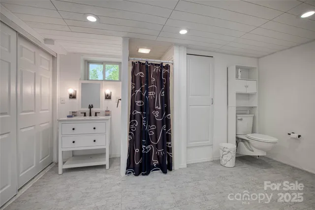 a view of walk in closet