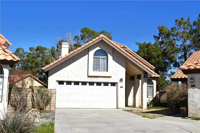 $279,000 | 19282 Pine Way, Apple Valley, CA 92308