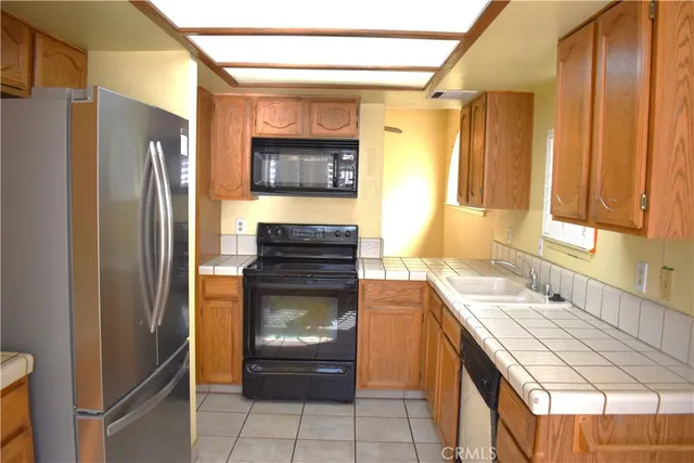 $279,000 | 19282 Pine Way, Apple Valley, CA 92308