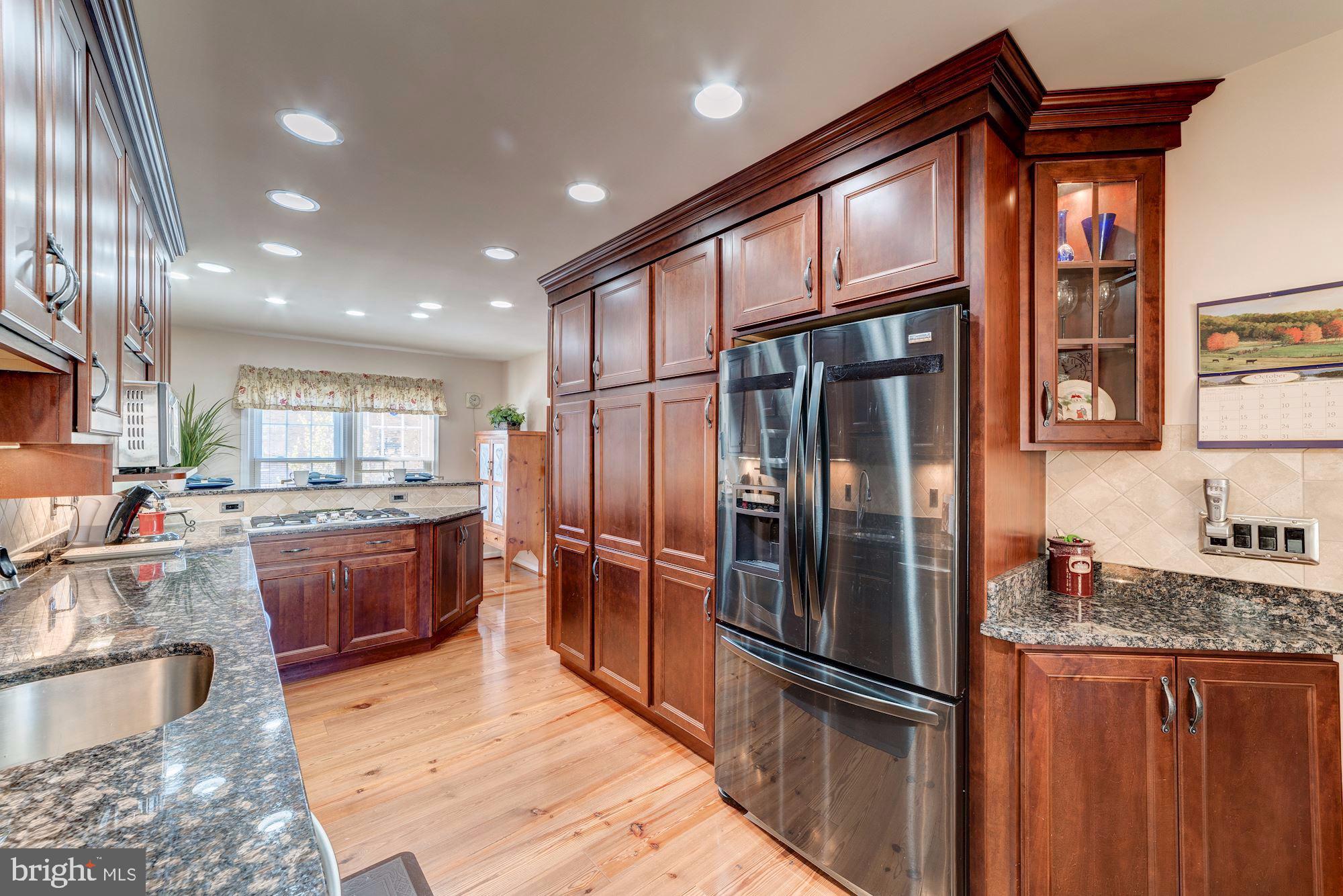 6011 Queenston Street Springfield, VA 22152 - Photo 9 of 57 Floor-to-ceiling pantries/storage