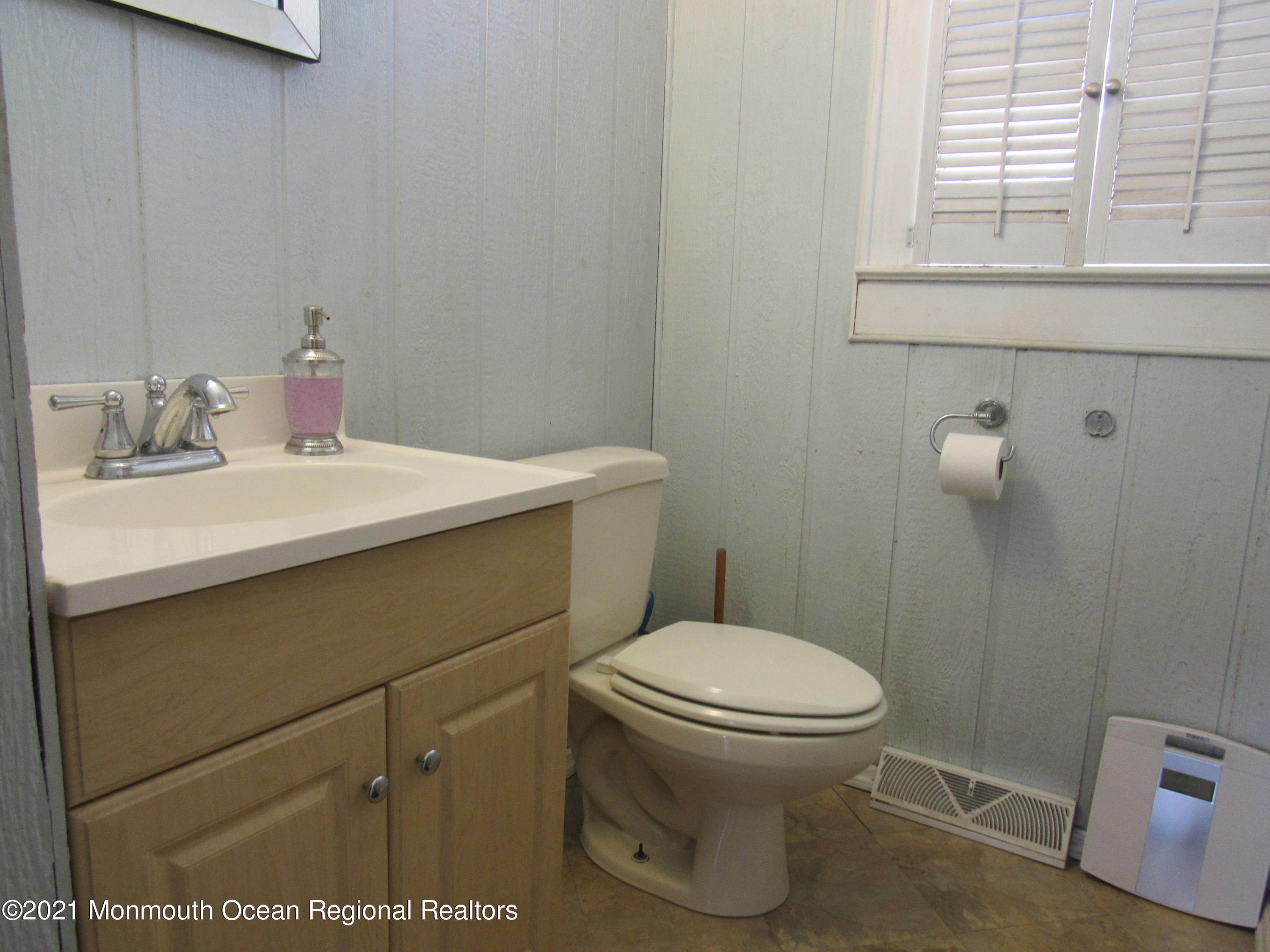 90 Freehold Road Manalapan, NJ 07726 - Photo 4 of 8 IMG_2650
