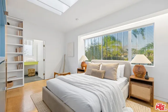 $9,980,000 | 825 Palms Boulevard, Venice, CA 90291