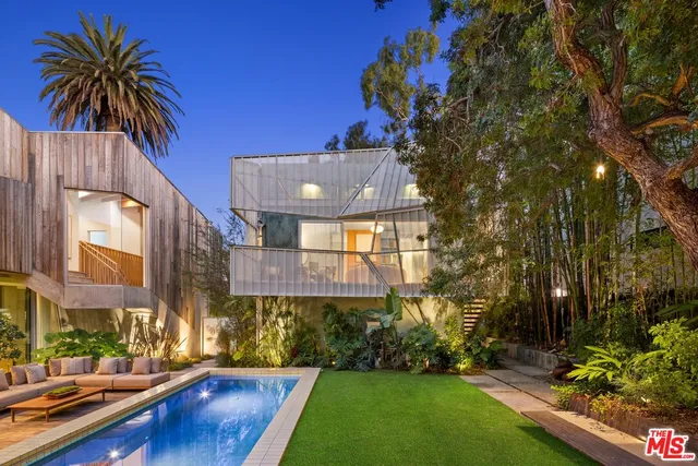 $9,980,000 | 825 Palms Boulevard, Venice, CA 90291