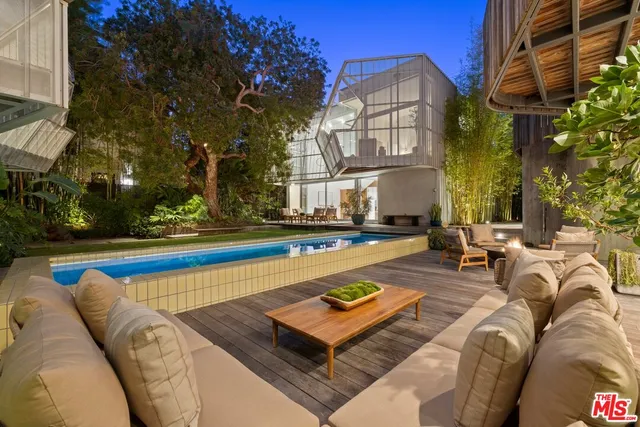 $9,980,000 | 825 Palms Boulevard, Venice, CA 90291