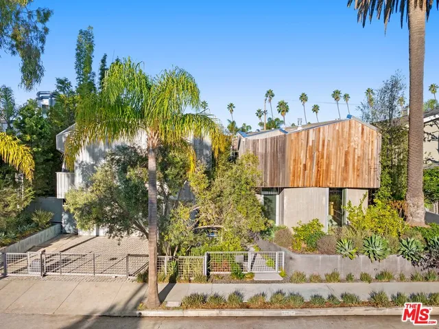$9,980,000 | 825 Palms Boulevard, Venice, CA 90291