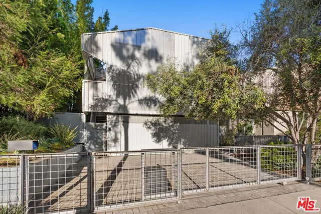 $9,980,000 | 825 Palms Boulevard, Venice, CA 90291