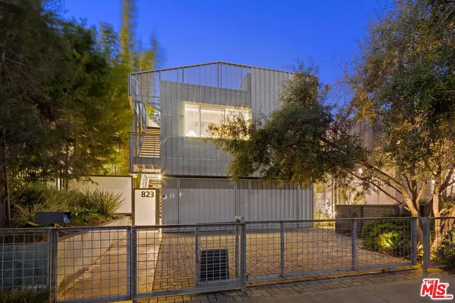 $9,980,000 | 825 Palms Boulevard, Venice, CA 90291