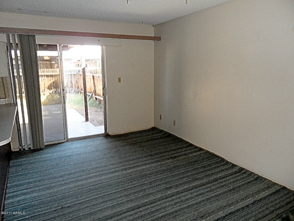 4625 West Thomas Road, Unit 112 Phoenix, AZ 85031 - Photo 3 of 11 DINING ROOM
