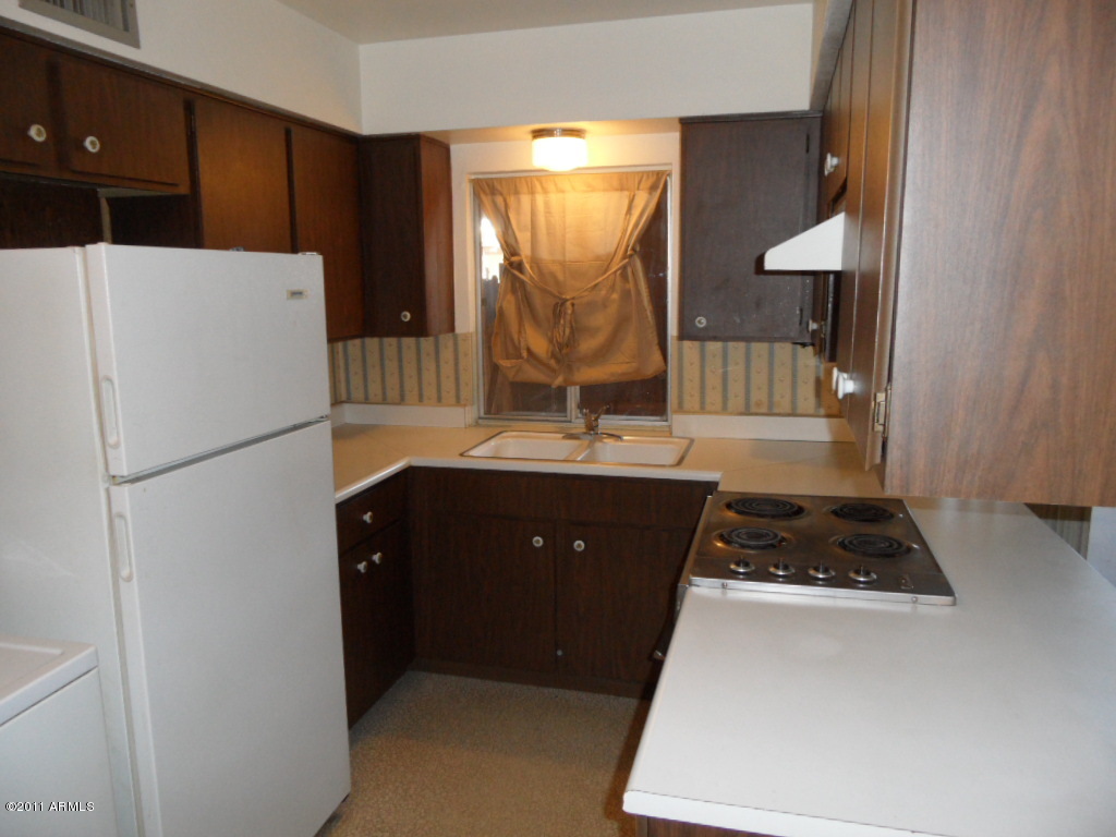 4625 West Thomas Road, Unit 112 Phoenix, AZ 85031 - Photo 4 of 11 KITCHEN