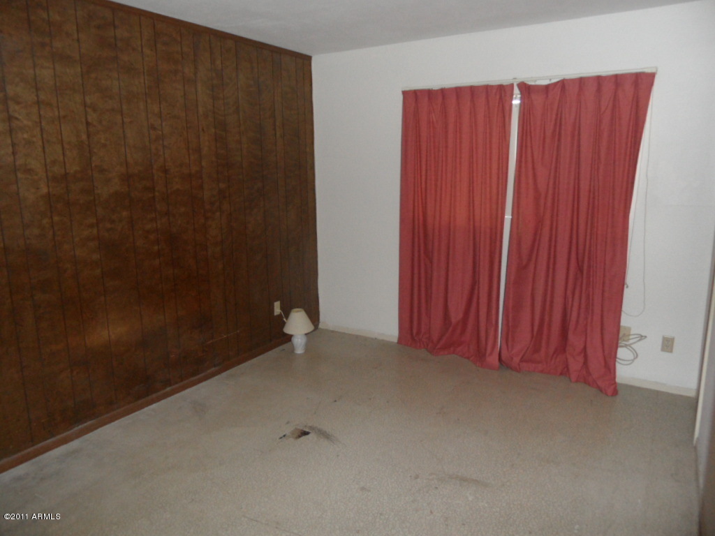 4625 West Thomas Road, Unit 112 Phoenix, AZ 85031 - Photo 6 of 11 MASTER BEDROOM