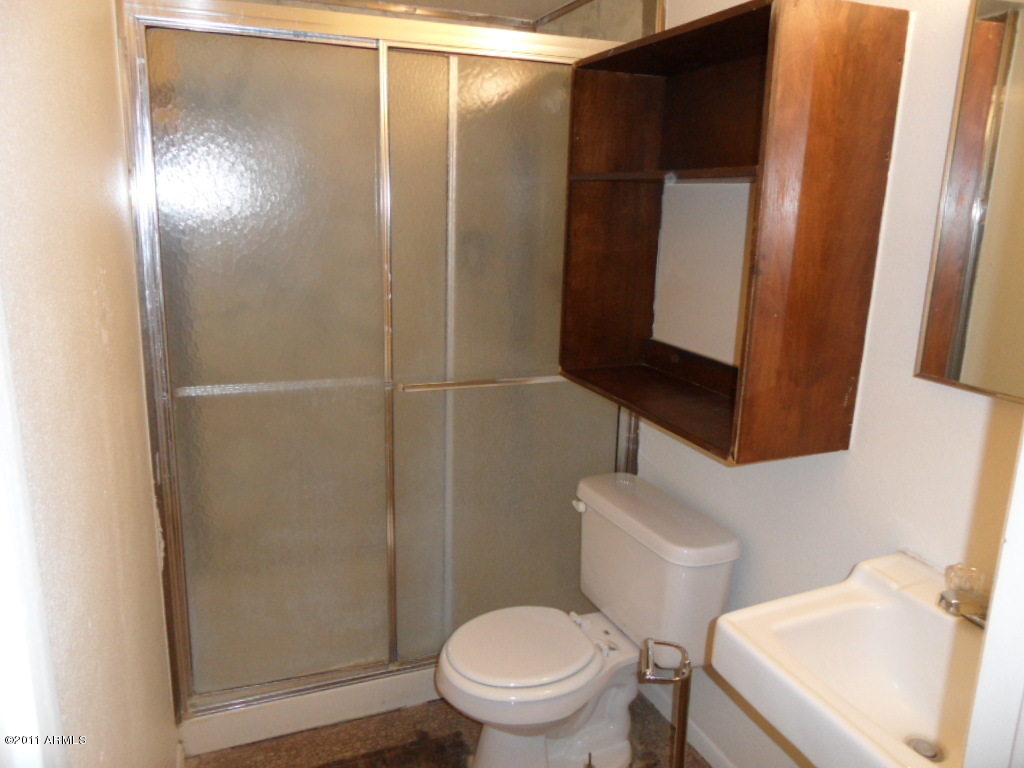 4625 West Thomas Road, Unit 112 Phoenix, AZ 85031 - Photo 7 of 11 MASTER BATH