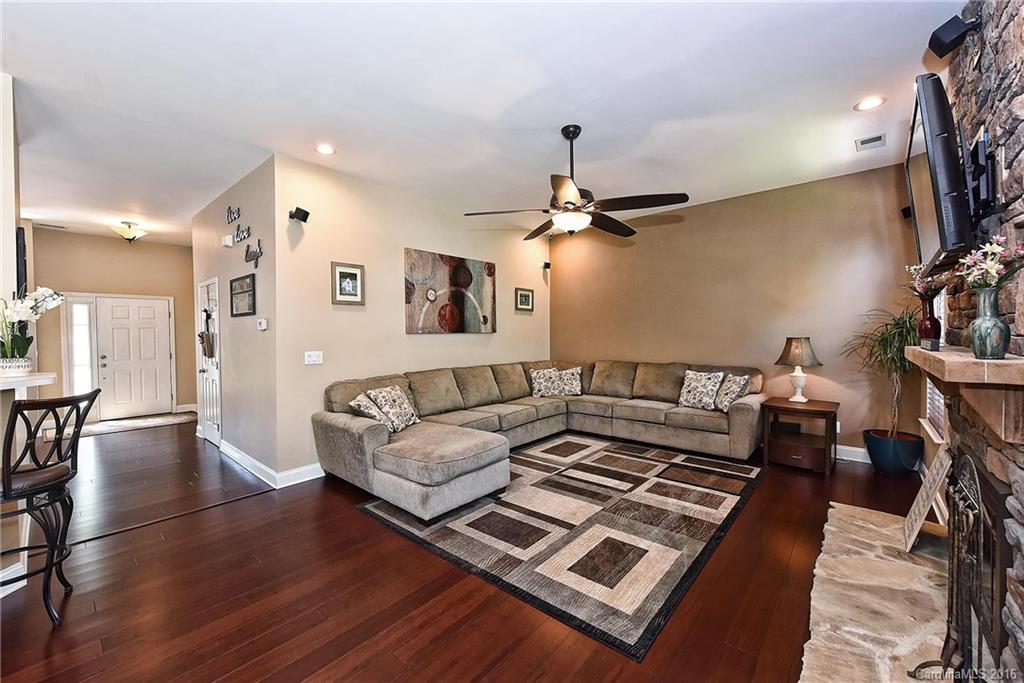 12523 Cardinal Point Road Charlotte, NC 28269 - Photo 4 of 22 Gallery Image 4