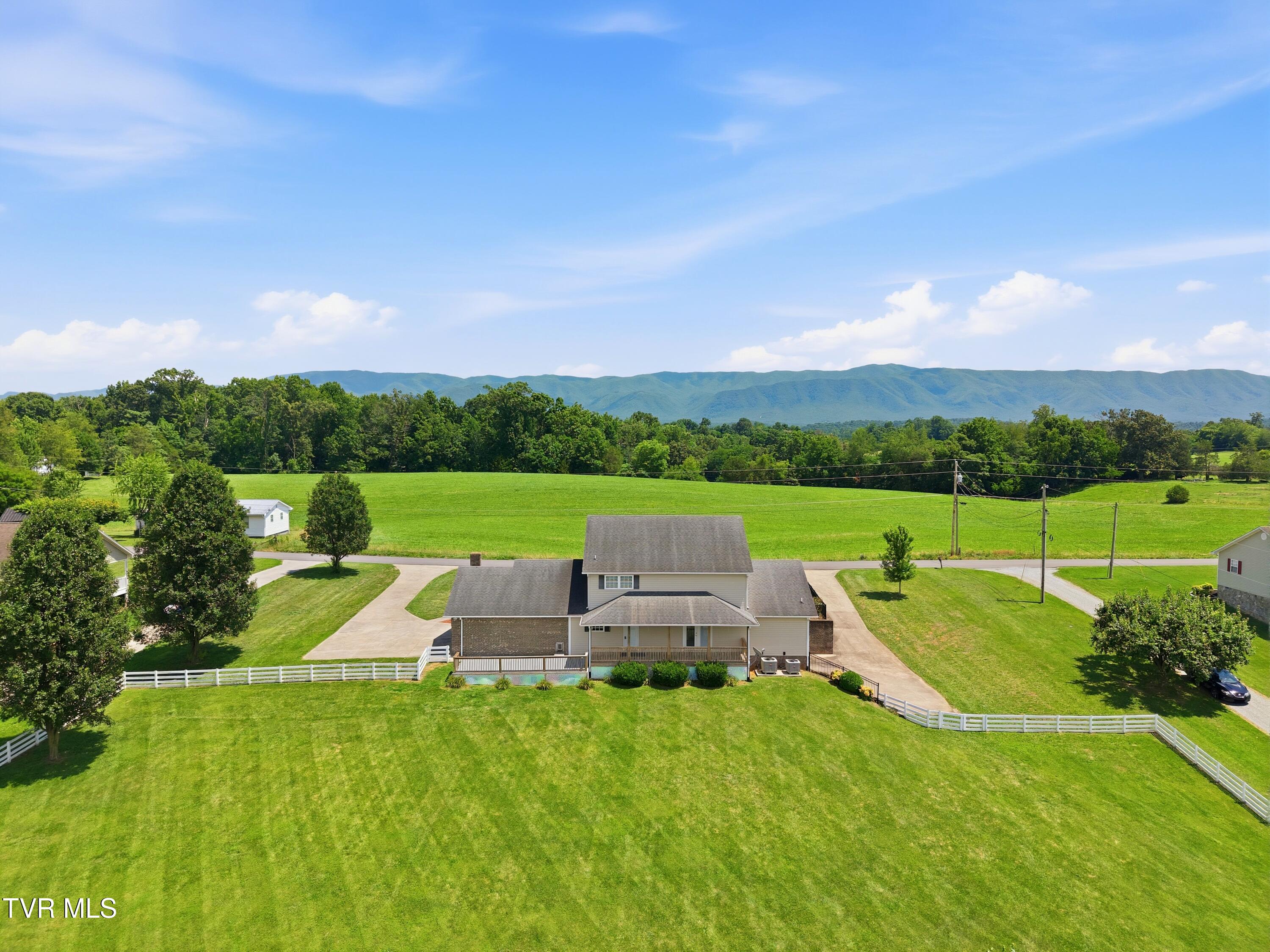 767 Possum Creek Road Greeneville, TN 37743 - Photo 12 of 69 16_767_possum_creek_rd_0015