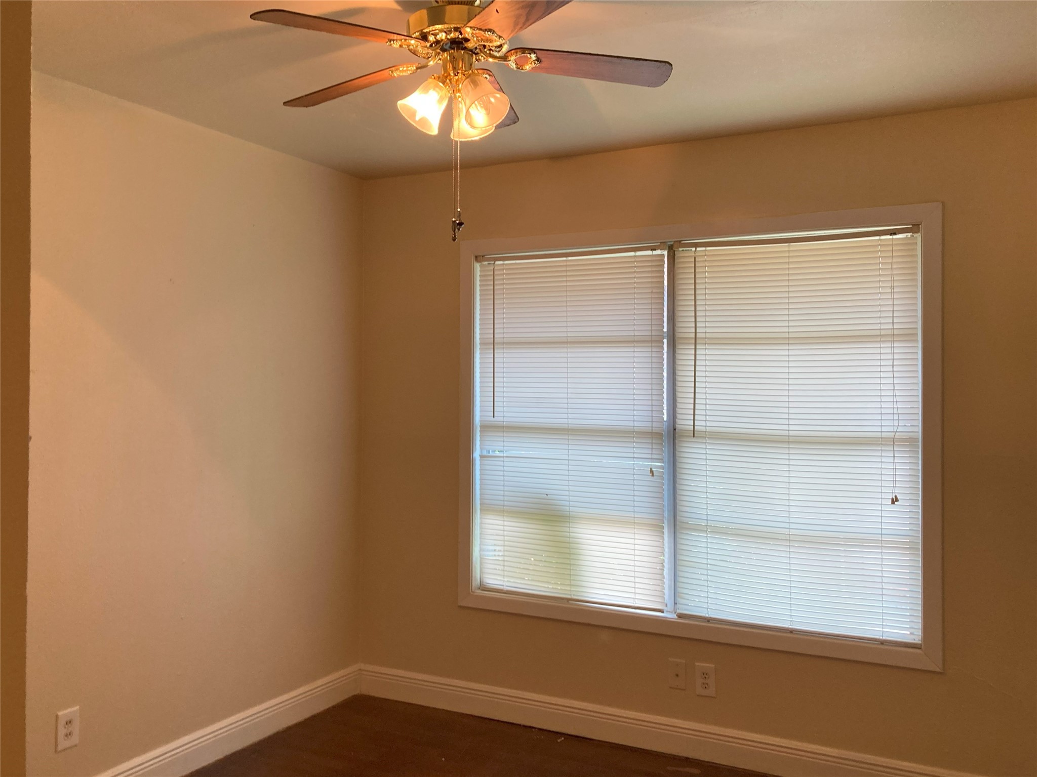 1202 Dunstan Road Pasadena, TX 77502 - Photo 17 of 24 First bedroom on left with plenty of natural light.