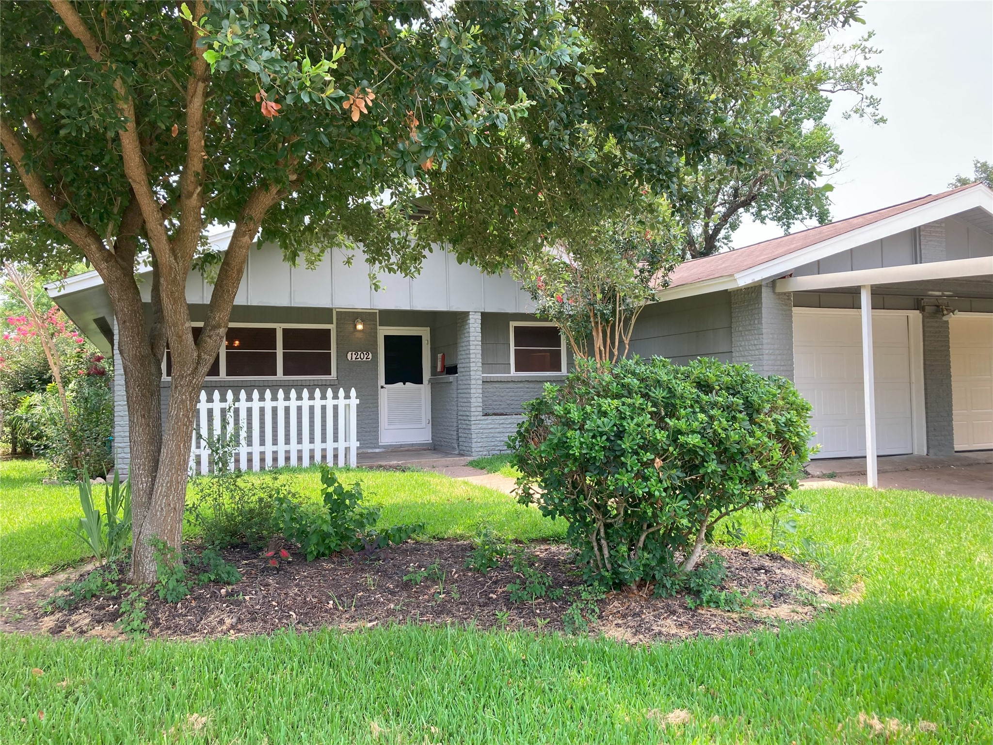 1202 Dunstan Road Pasadena, TX 77502 - Photo 2 of 24 Wonderful home with walking distance to Strawberry Park, pool, and Elementary School.