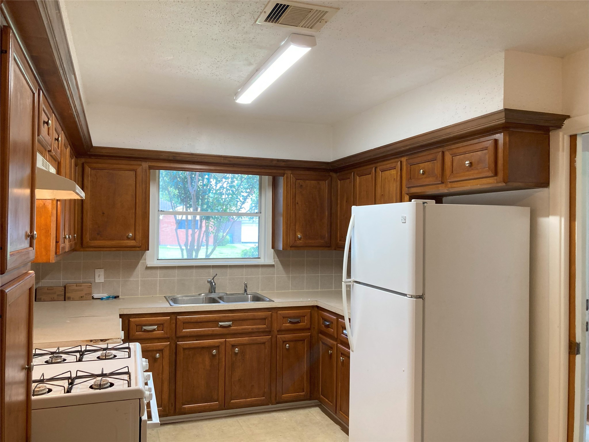 1202 Dunstan Road Pasadena, TX 77502 - Photo 10 of 24 One more view of all the cabinet space.
