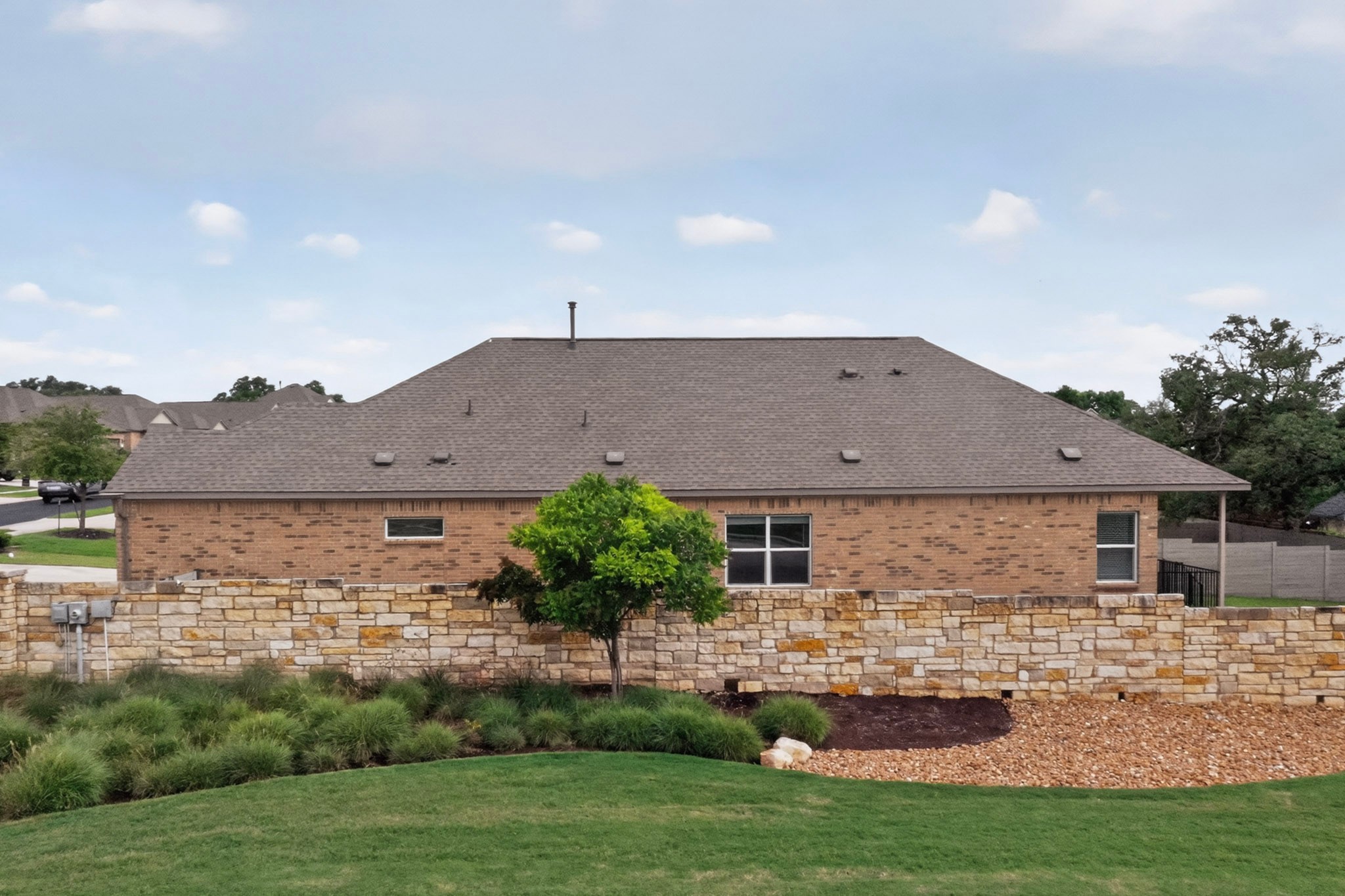 941 Legends Lane Georgetown, TX 78628 - Photo 29 of 40 Side of home(view from wolf ranch parkway st)