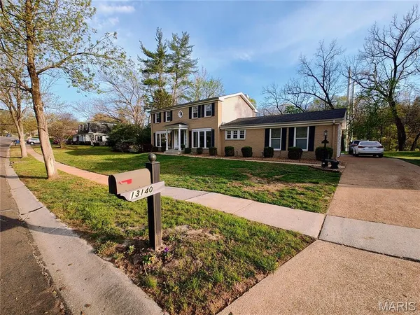 $484,000 | 13140 Greenbough Drive, St. Louis, MO 63146