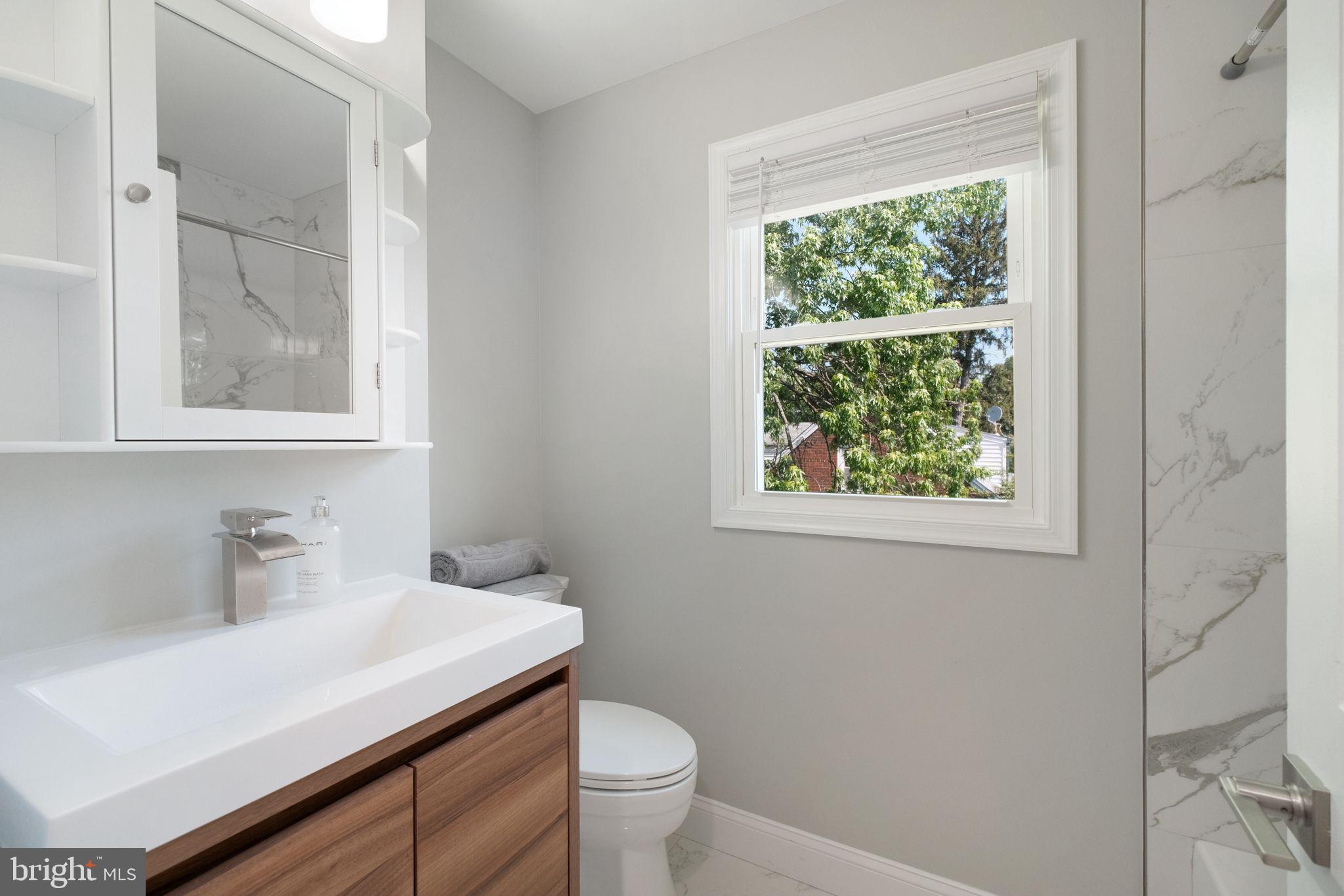 4100 Roanoke Road Hyattsville, MD 20782 - Photo 14 of 34 Bathroom 1