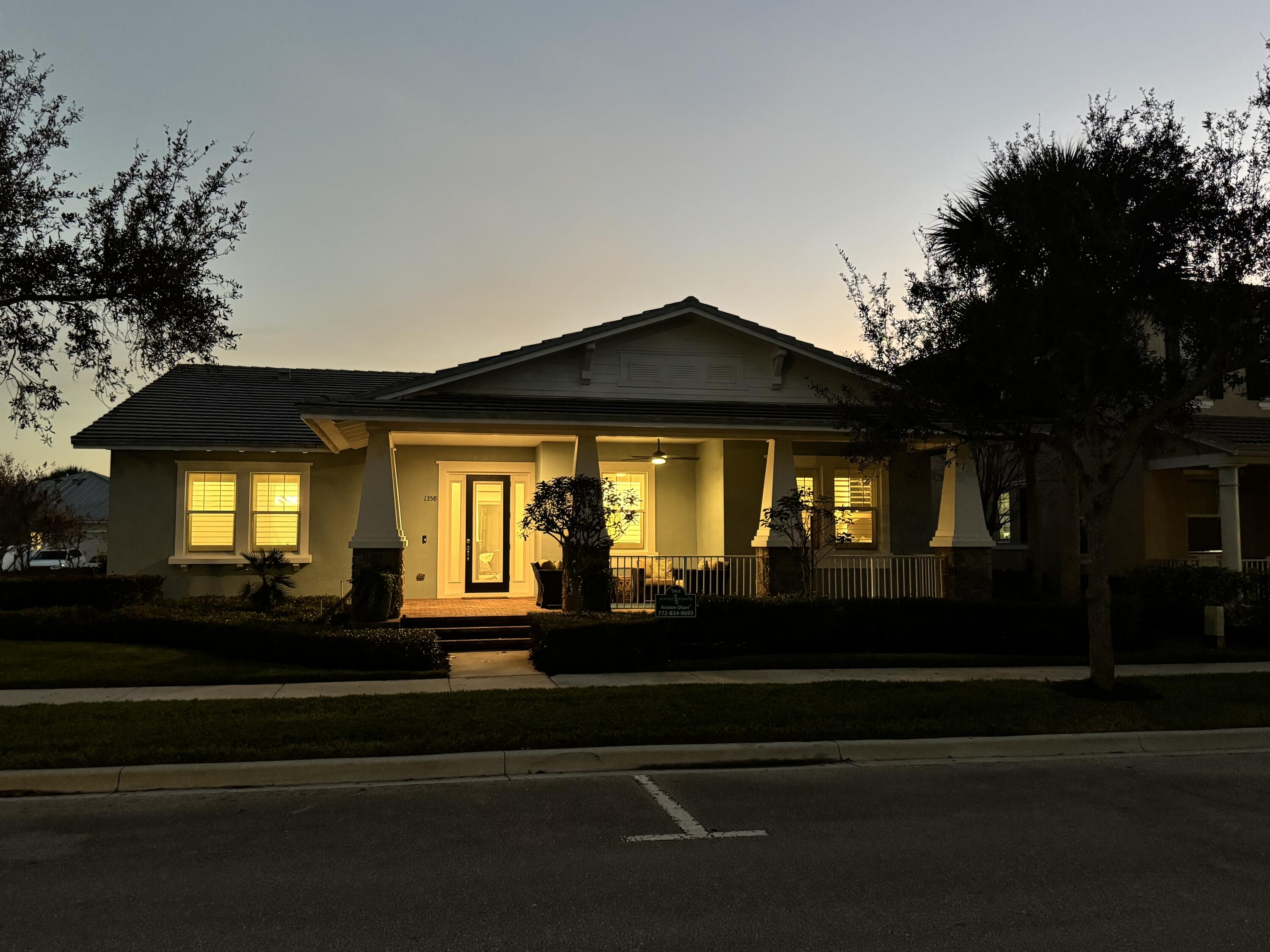 1358 Community Drive Jupiter, FL 33458 - Photo 3 of 54 IMG_2485