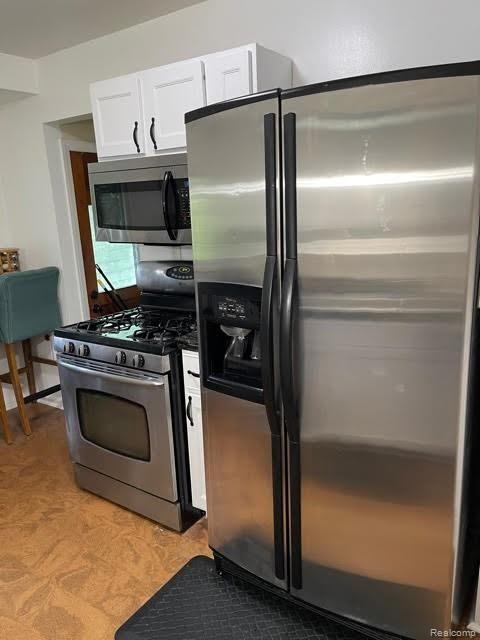 156 Barrington Road Bloomfield Hills, MI 48302 - Photo 9 of 27 Kitchen 2.jpg