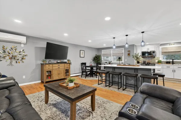 $686,000 | 42 Marianna Road, Salem, NH 03079