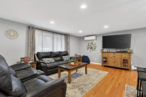 $686,000 | 42 Marianna Road, Salem, NH 03079