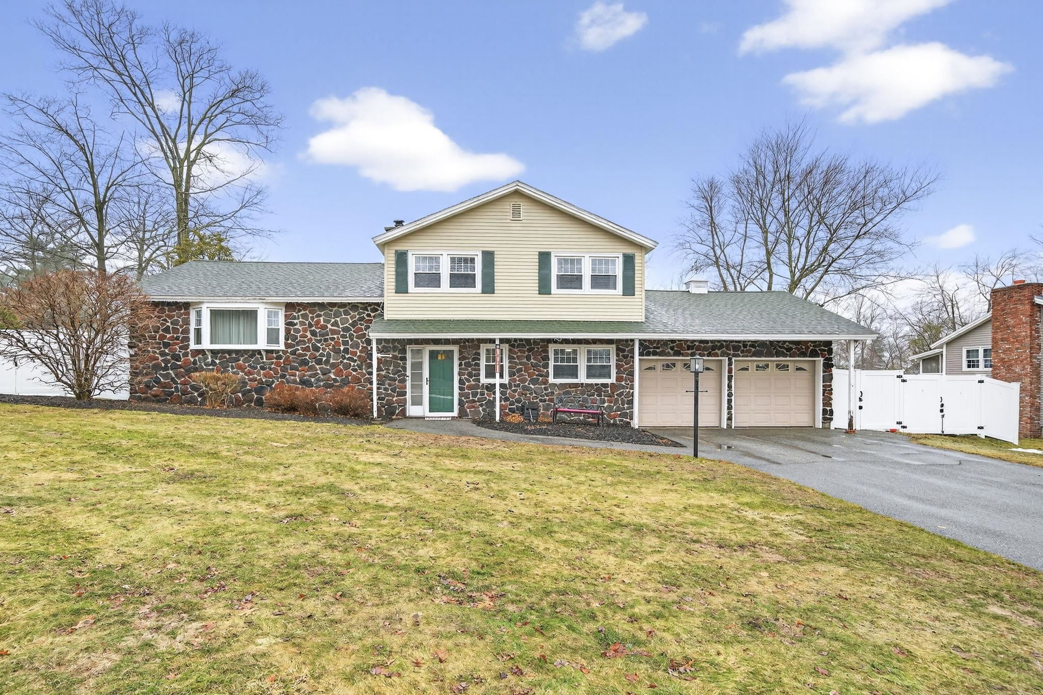 42 Marianna Road Salem, NH 03079 - Photo 2 of 49