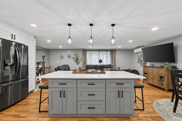 $686,000 | 42 Marianna Road, Salem, NH 03079