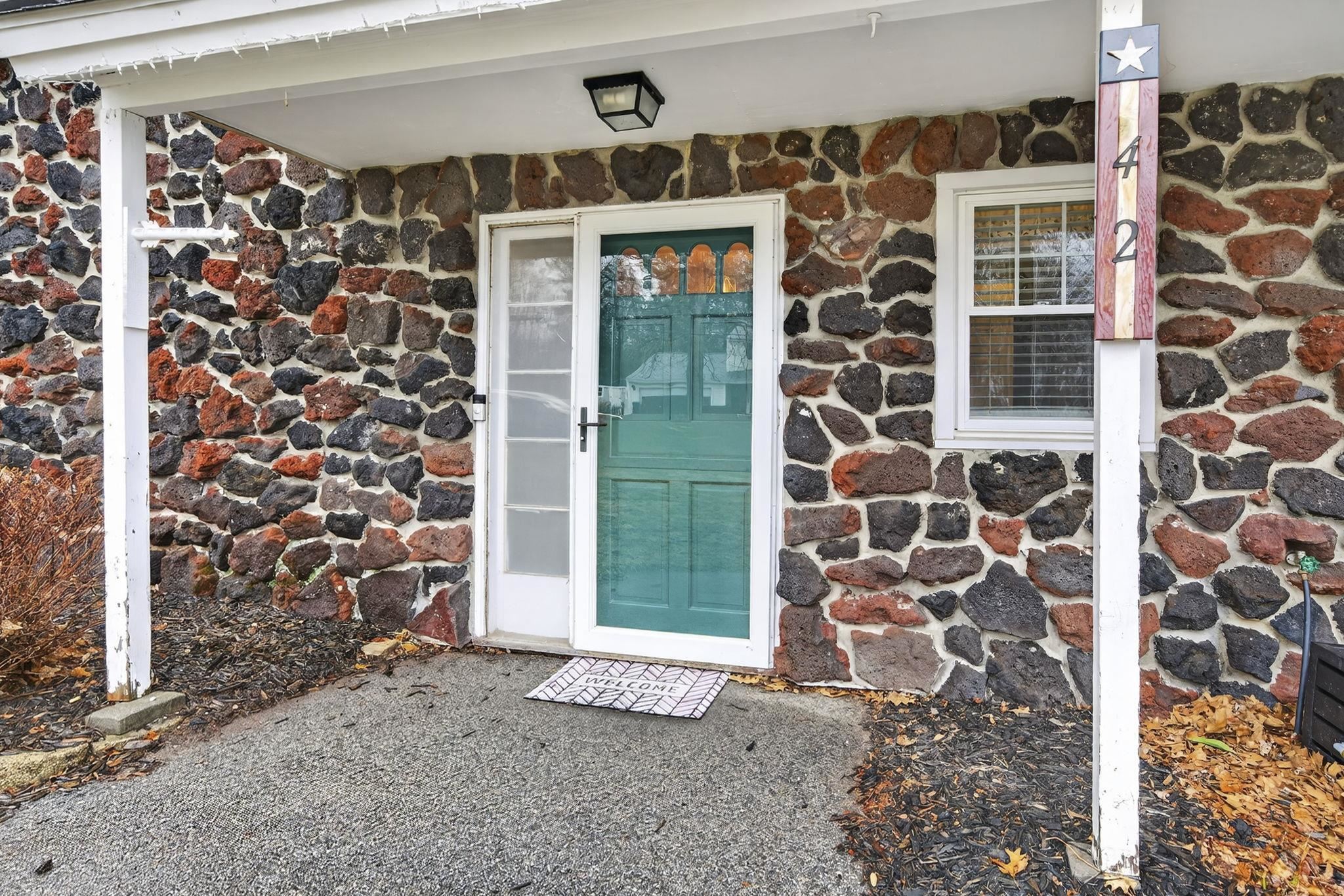 42 Marianna Road Salem, NH 03079 - Photo 3 of 49