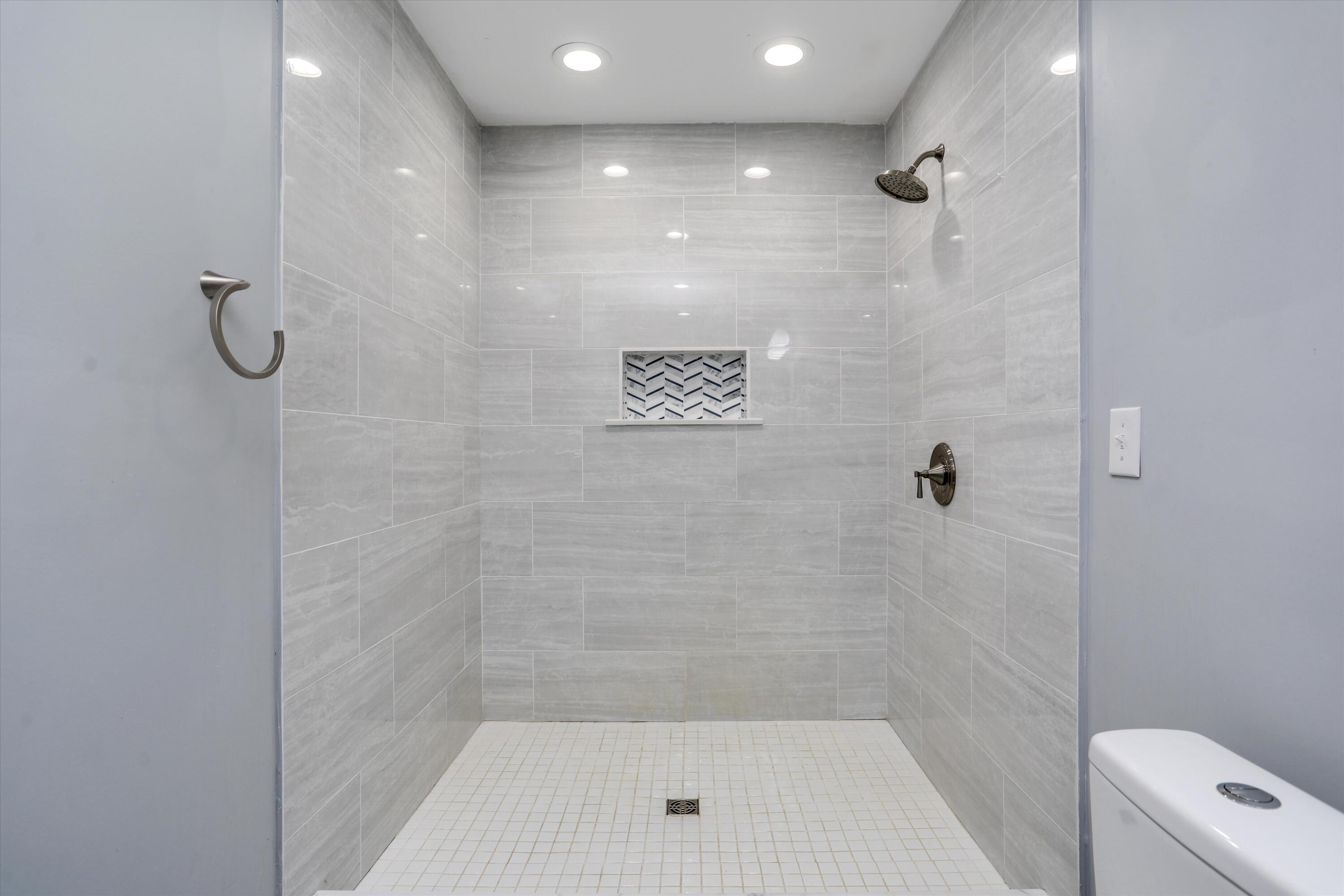 125 Barrington Road Bloomfield Hills, MI 48302 - Photo 23 of 38 22-125 Barrington Rd Bloomfield Twp 017