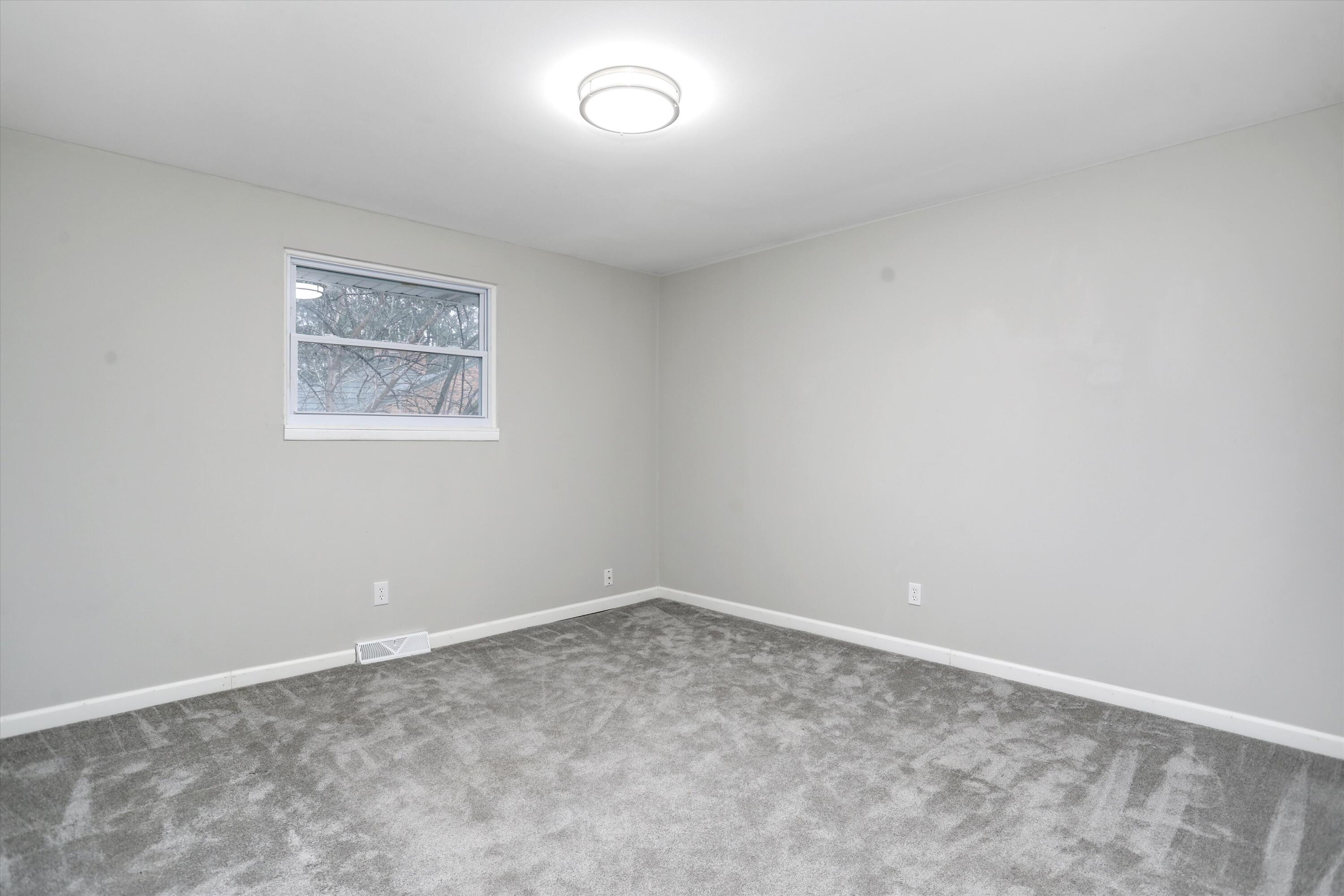 125 Barrington Road Bloomfield Hills, MI 48302 - Photo 26 of 38 25-125 Barrington Rd Bloomfield Twp 020