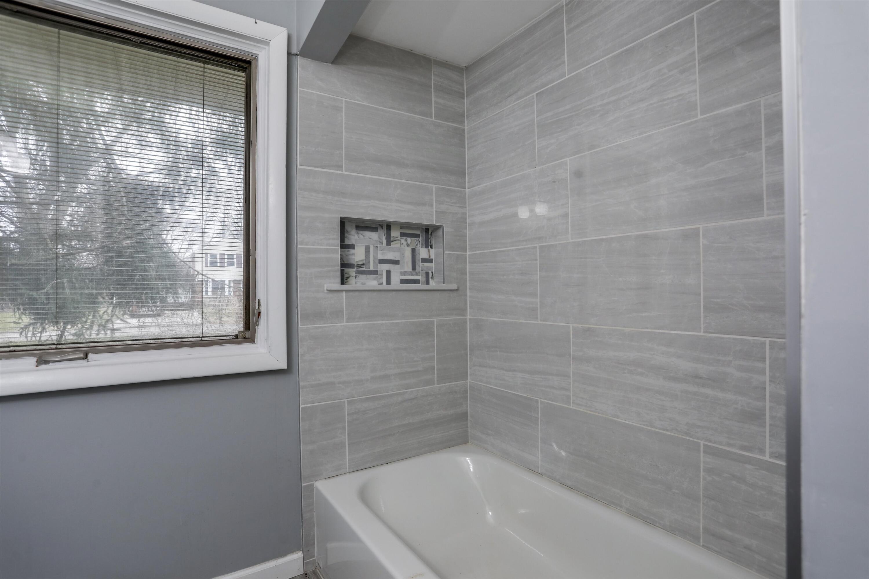 125 Barrington Road Bloomfield Hills, MI 48302 - Photo 32 of 38 31-125 Barrington Rd Bloomfield Twp 026
