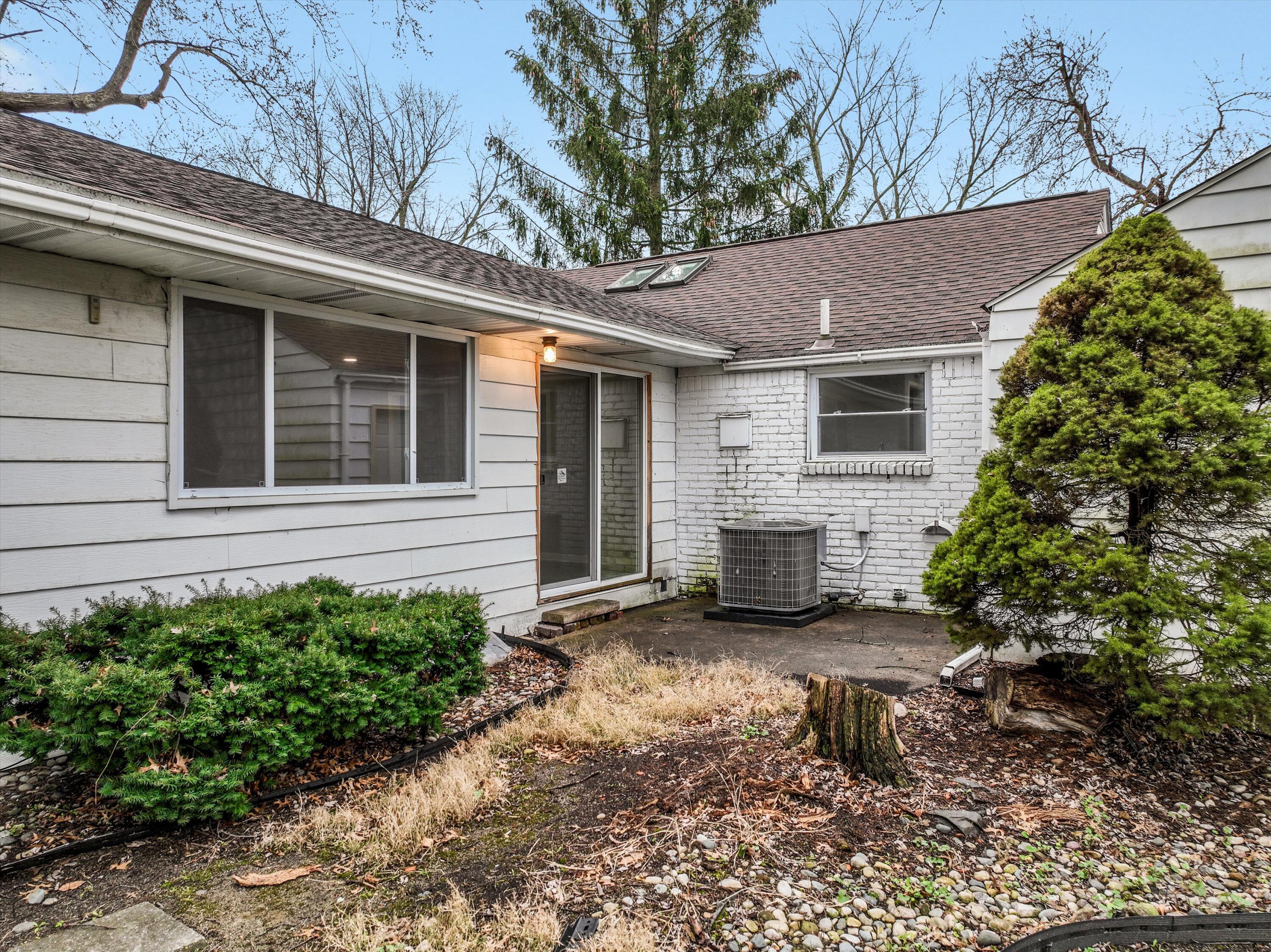 125 Barrington Road Bloomfield Hills, MI 48302 - Photo 34 of 38 33-125 Barrington Rd Bloomfield Twp 036