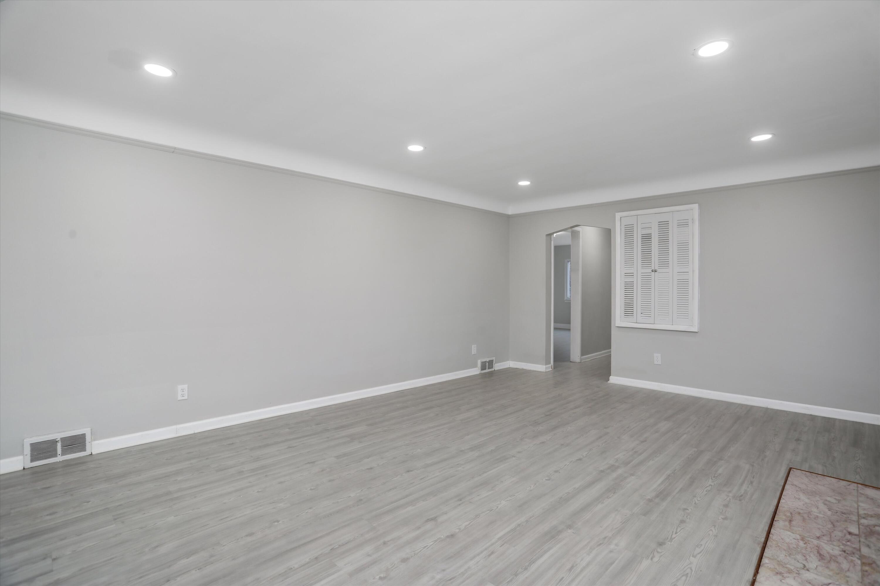 125 Barrington Road Bloomfield Hills, MI 48302 - Photo 9 of 38 08-125 Barrington Rd Bloomfield Twp 001