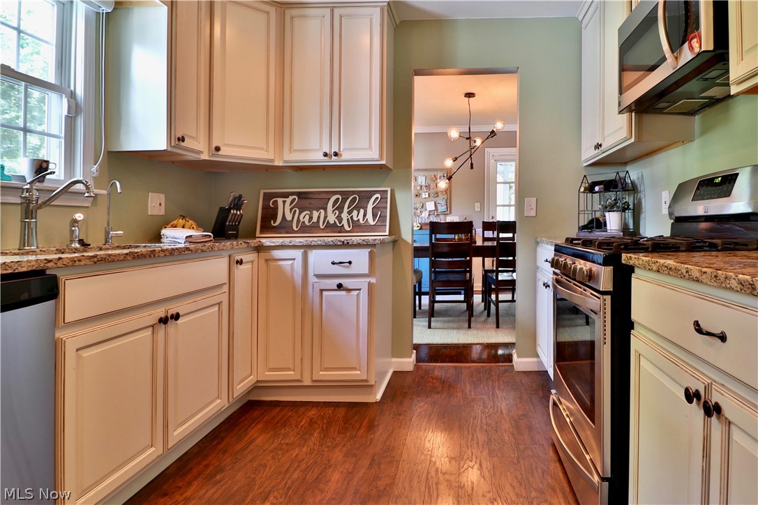 464 Hampshire Road Akron, OH 44313 - Photo 10 of 25 Gallery Image 10
