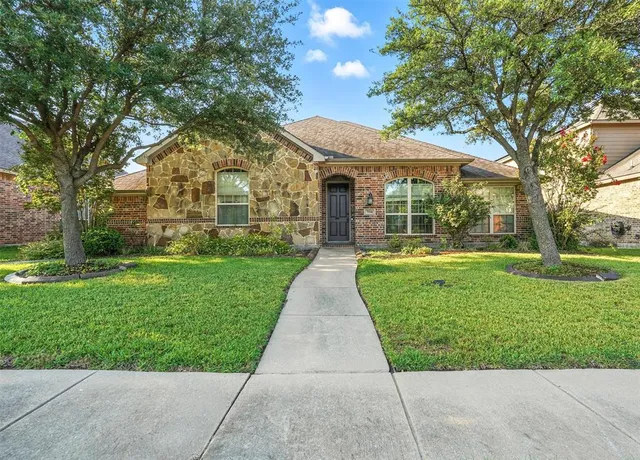 $2,600 | 7114 Waterbury Drive, Rowlett, TX 75089