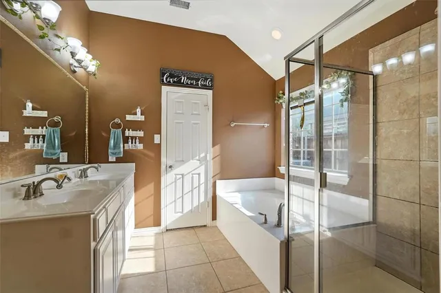 $2,600 | 7114 Waterbury Drive, Rowlett, TX 75089