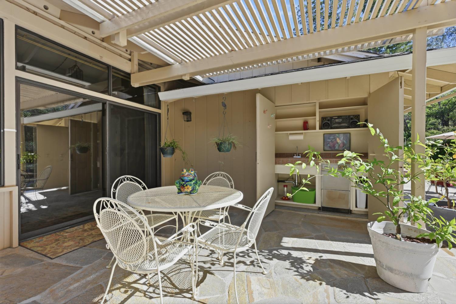 8860 Auburn Valley Road Auburn, CA 95602 - Photo 3 of 46 a dining room with furniture
