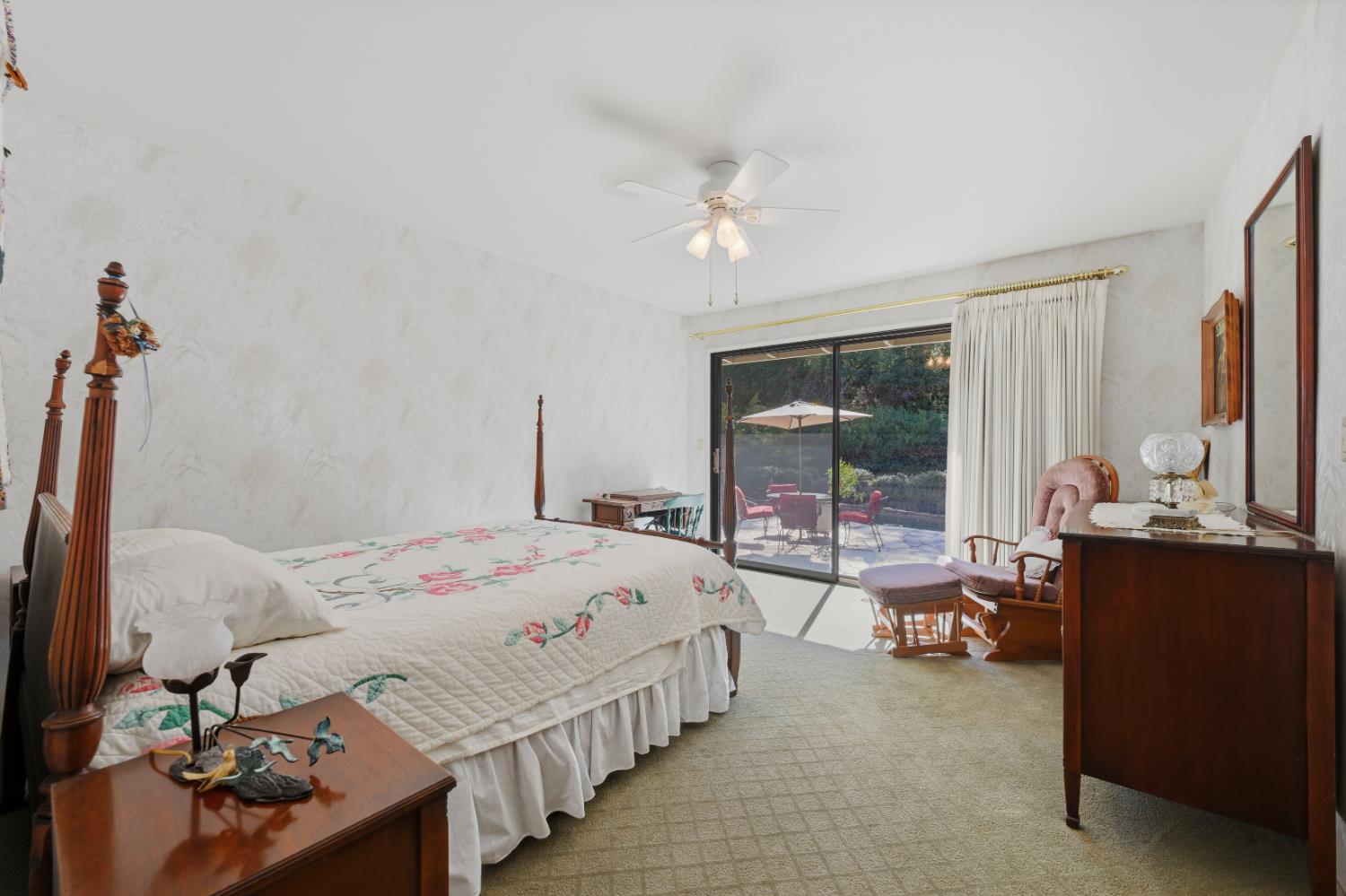 8860 Auburn Valley Road Auburn, CA 95602 - Photo 31 of 46 a bedroom with a bed and a table