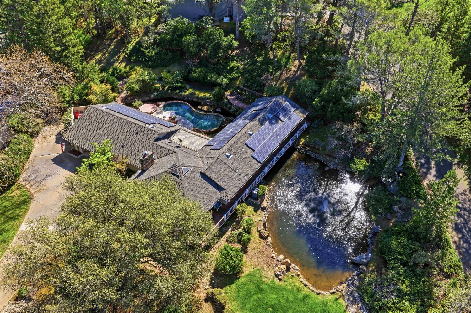 8860 Auburn Valley Road Auburn, CA 95602 - Photo 43 of 46 an aerial view of a house with a yard