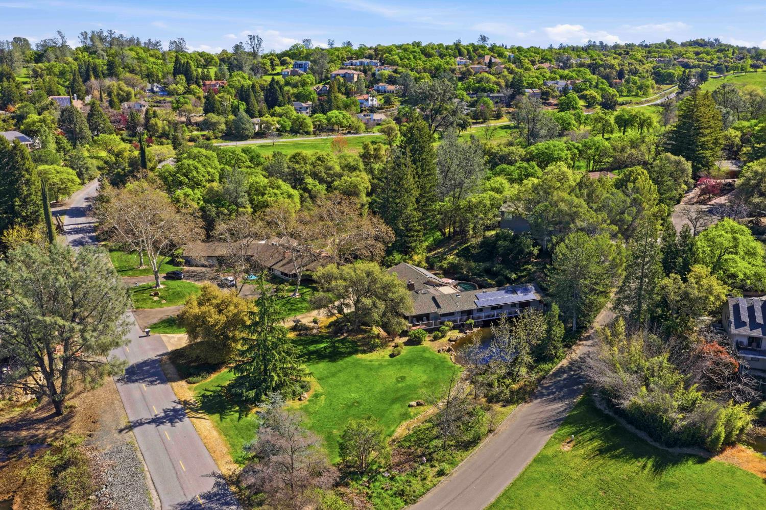8860 Auburn Valley Road Auburn, CA 95602 - Photo 46 of 46 a view of a garden with a house