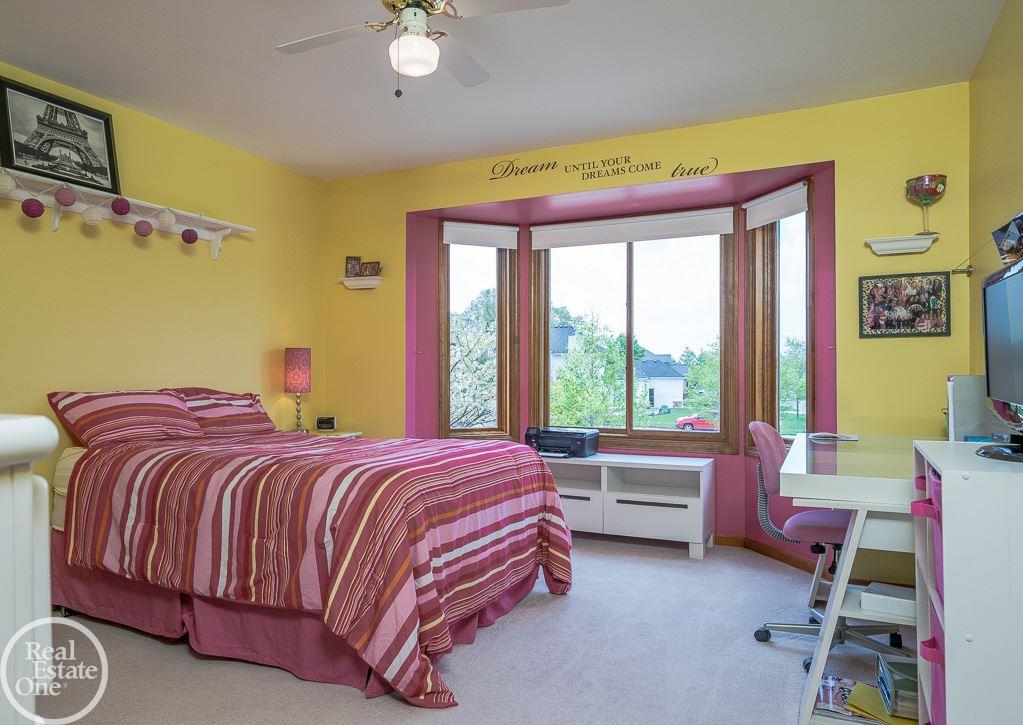 1066 Skyview Court Rochester, MI 48307 - Photo 19 of 39 31243439-18.JPG