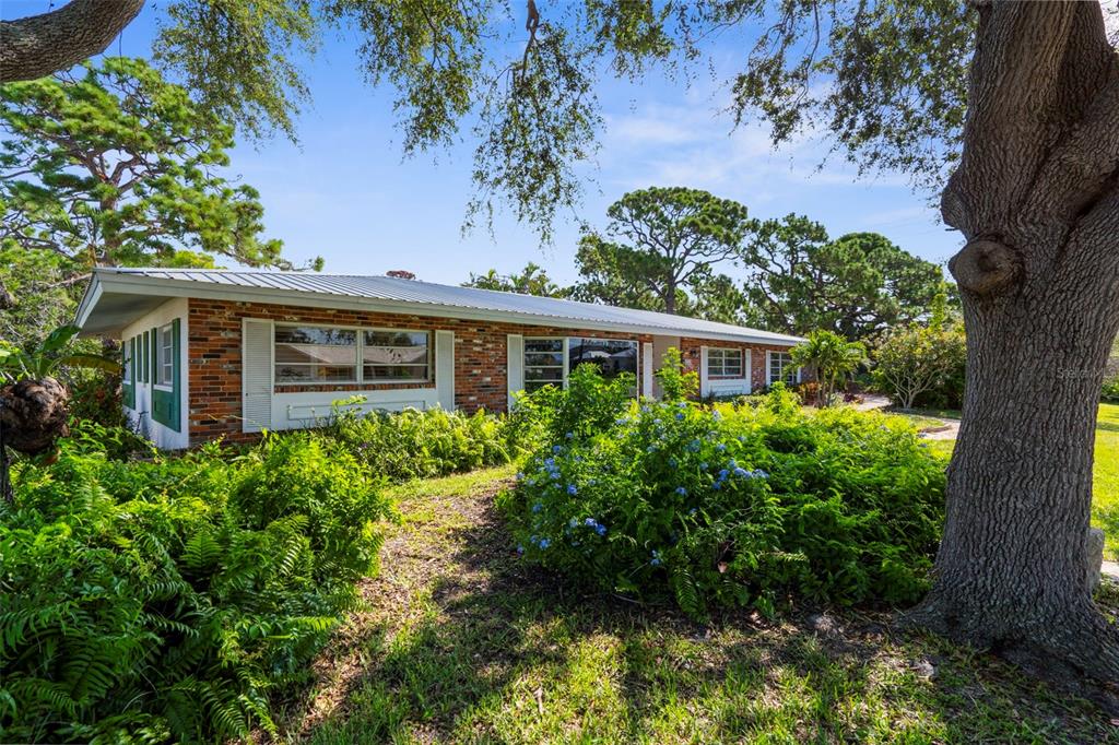 600 Alhambra Road Venice, FL 34285 - Photo 3 of 42