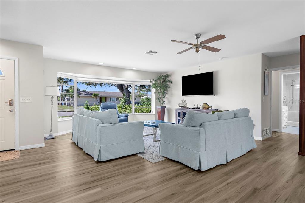 600 Alhambra Road Venice, FL 34285 - Photo 8 of 42