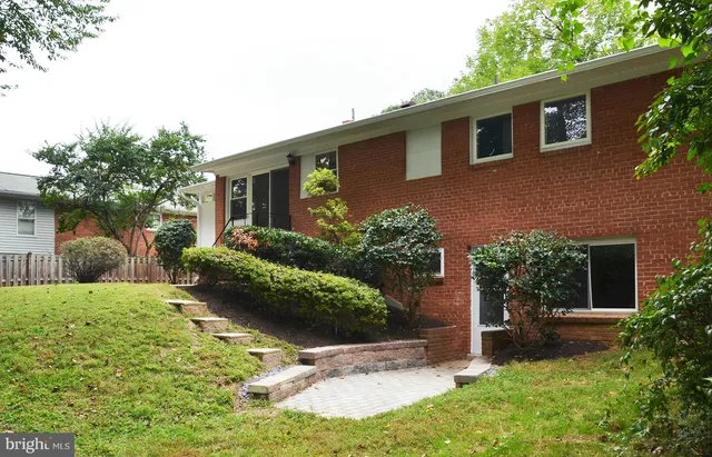 $3,975 | 9710 Holmhurst Road, Bethesda, MD 20817