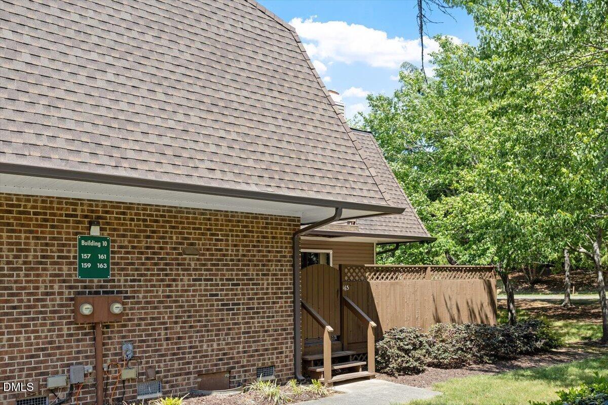 163 Springberry Lane Chapel Hill, NC 27517 - Photo 28 of 32 a backyard of a house with lots of green space
