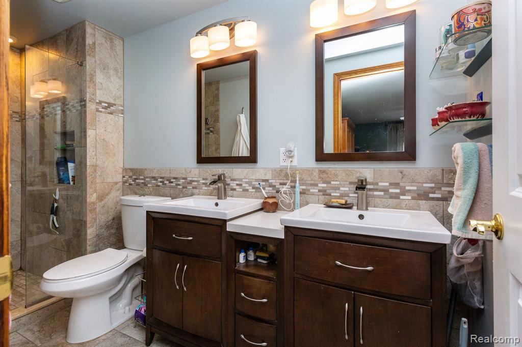 573 Lockmoore Court Rochester Hills, MI 48307 - Photo 21 of 59
